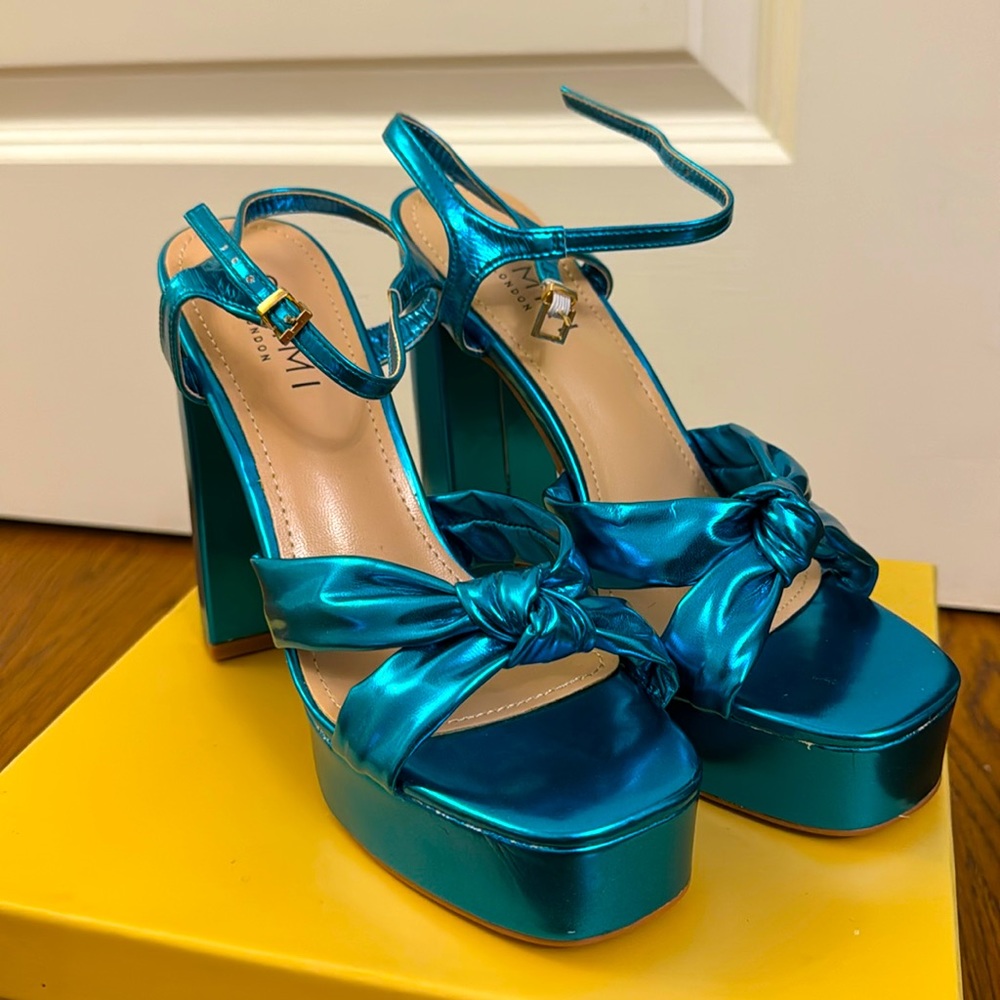 Blue metallic sandals